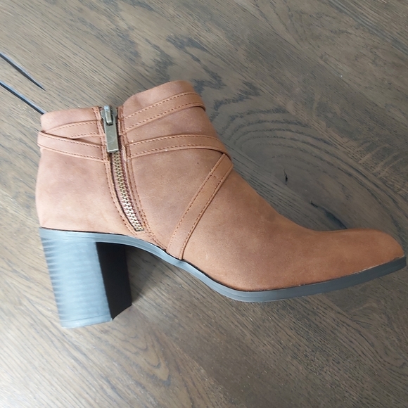 Ankle boots size 7.5 - Picture 3 of 6